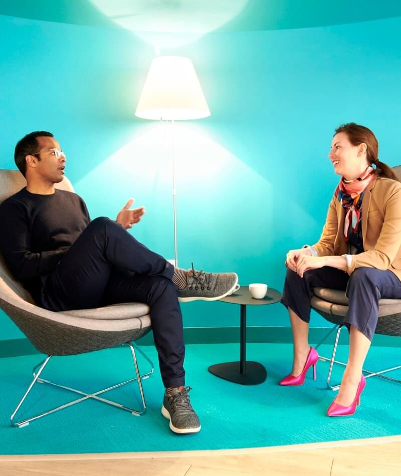 Two Kensho employees having a coffee chat.